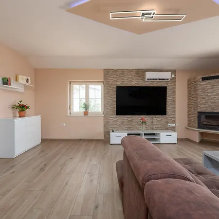 Penthouse M&j * Sukošan