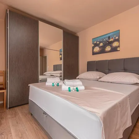 Penthouse M&j * Sukošan