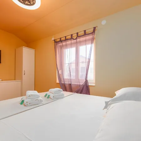 Apartamento Penthouse M&j Sukošan